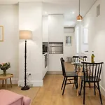 Serviced Bairro Alto 4* Lisbona