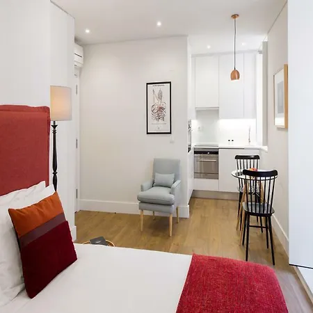 Serviced Bairro Alto 4* 리스본